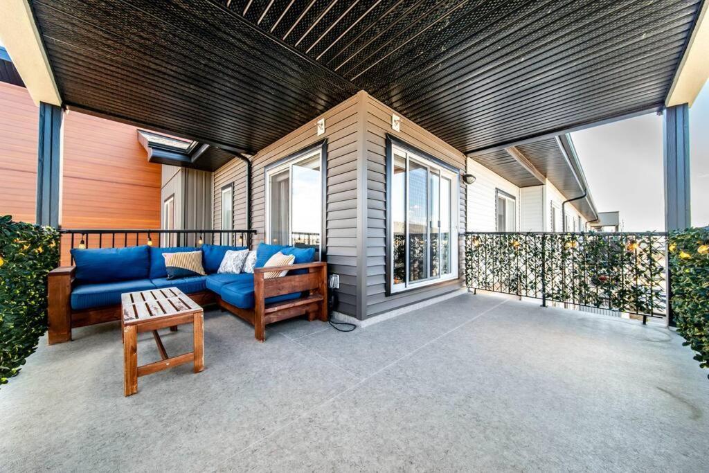 Bright Luxe Condo, Ac, Top Floor, King Bed, Balcony! Эдмонтон Экстерьер фото