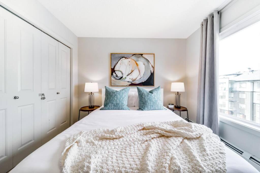 Bright Luxe Condo, Ac, Top Floor, King Bed, Balcony! Эдмонтон Экстерьер фото